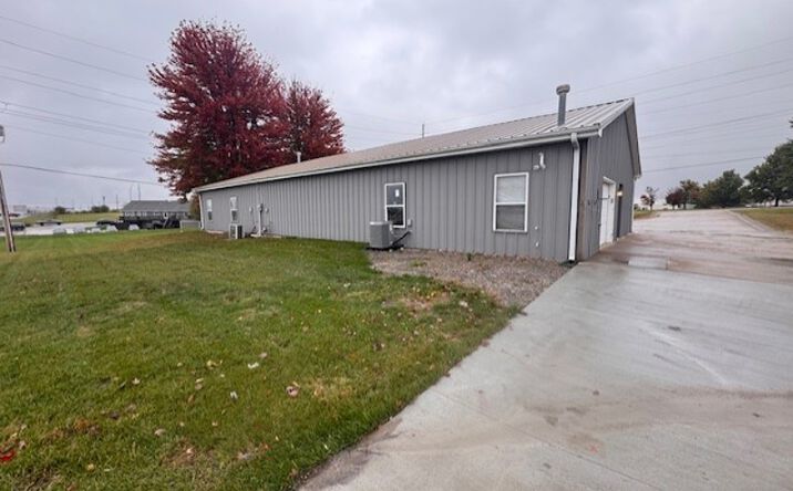 Pictures of Retail property located at 307 McElwain Dr, Cameron, MO 64429 for sales - image #1