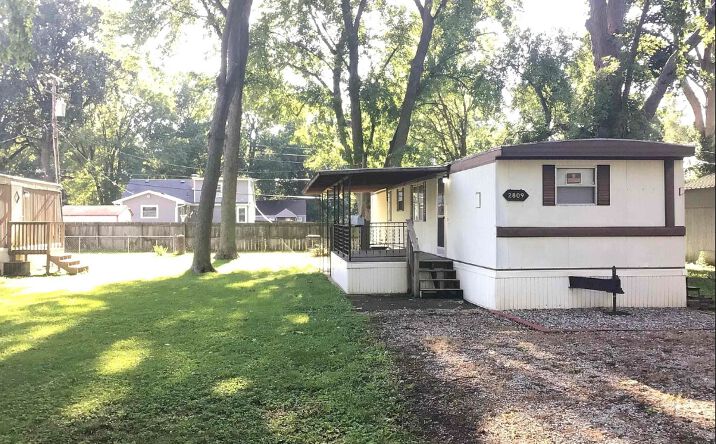 Pictures of Mixed Use, Multifamily property located at 2809-2811 Hoover Ave, Springfield, IL 62703 for sales - image #1