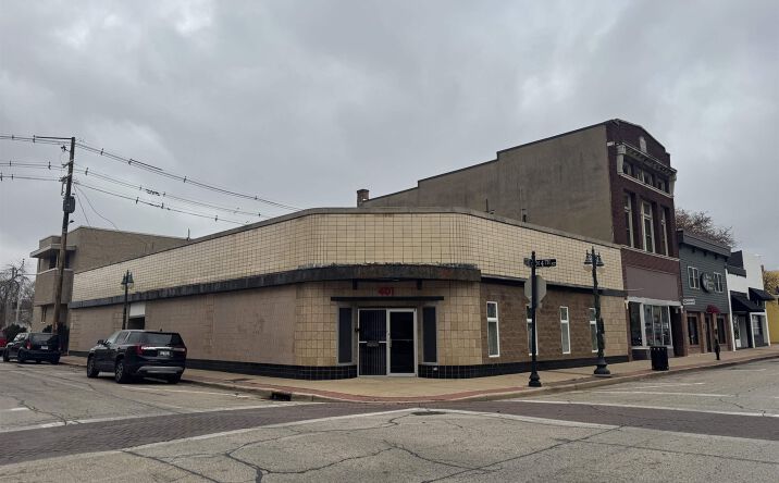 Pictures of Office, Retail property located at 401 COURT Street, Pekin, IL 61554 for sales - image #1