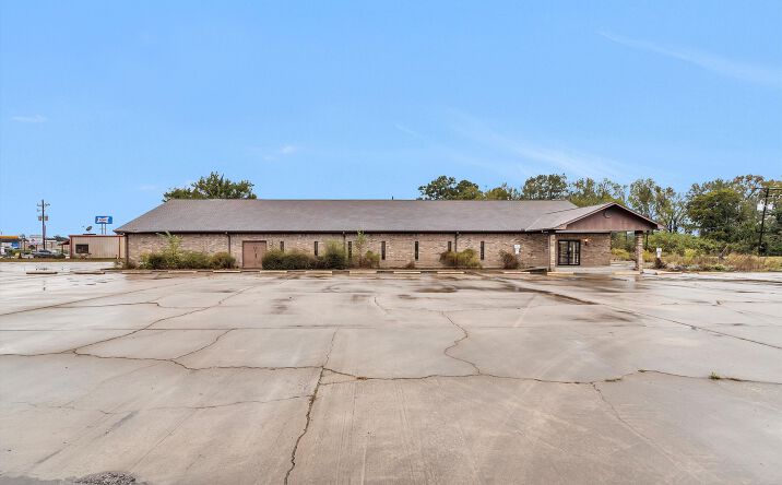 Pictures of Mixed Use, Office, Retail, Special Purpose property located at 20060 US-59, New Caney, TX 77357 for sales - image #1