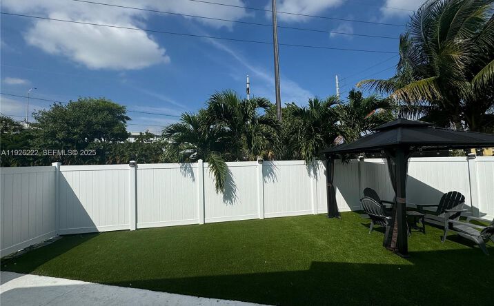 Pictures of Multifamily property located at 1904 SW 28th St, Fort Lauderdale, FL 33315 for sales - image #1
