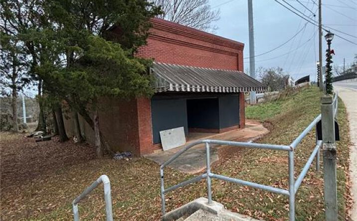 Pictures of Mixed Use property located at 304 S Cherokee Road, Social Circle, GA 30025 for sales - image #1