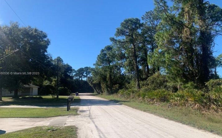 Pictures of Land property located at 917 Iris Ave, Sebring, FL 33875 for sales - image #1
