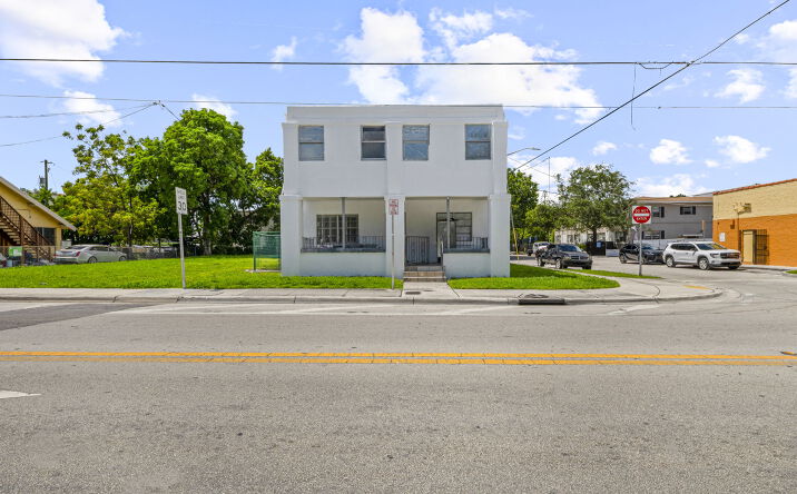 Pictures of Multifamily property located at 500 SW 8th Ave, Miami, FL 33130 for sales - image #1