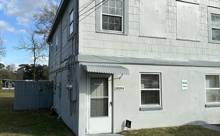 Pictures of Multifamily property located at 1717 LINDSEY Road, Jacksonville, FL 32221 for sales - image #1