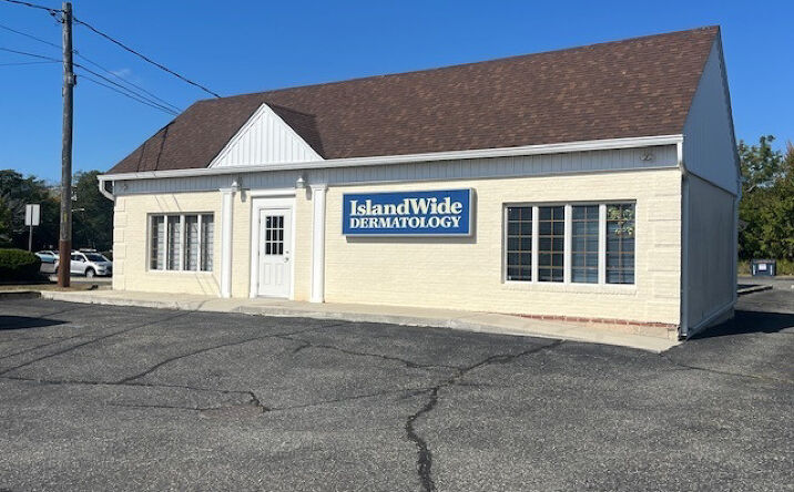Pictures of Retail, Office property located at 1190 Old Country Rd, Riverhead, NY 11901 for sales - image #1