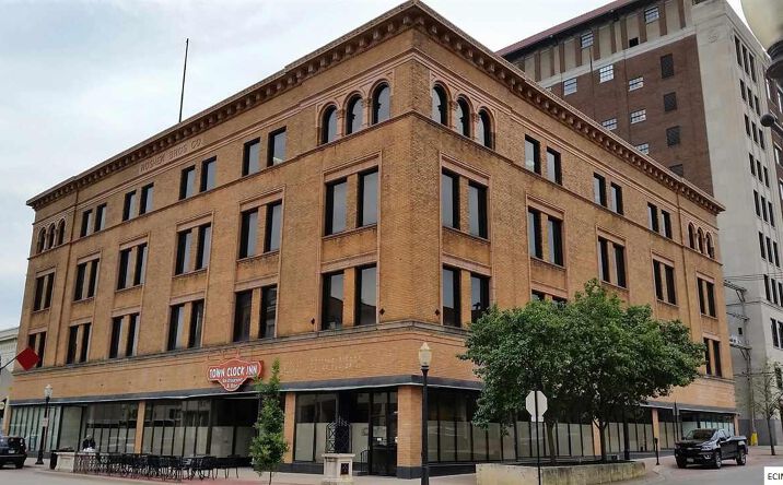 image of property at 799 MAIN ST Dubuque IA 52001-6844