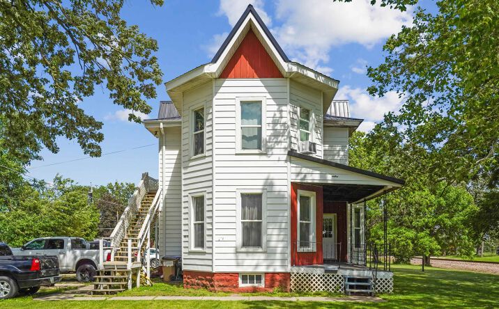 Pictures of Multifamily property located at 312 S Brewer Street, Manchester, IA 52057-0000 for sales - image #1