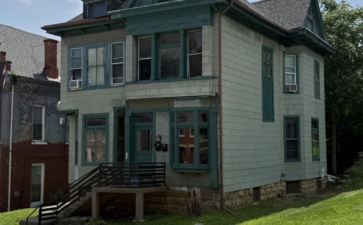 Pictures of Multifamily property located at 568 Loras Boulevard, Dubuque, IA 52001 for sales - image #1
