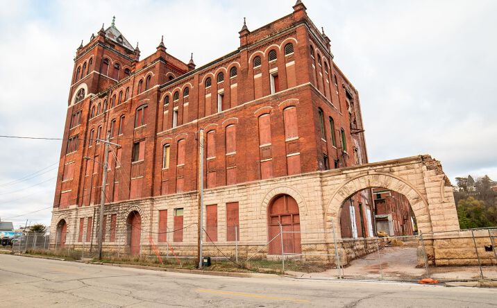 Pictures of Retail, Industrial, Office, Special Purpose, Multifamily property located at 3040 Jackson Street #3000 & 3040 Jackson Stre, Dubuque, IA 52001 for sales - image #1
