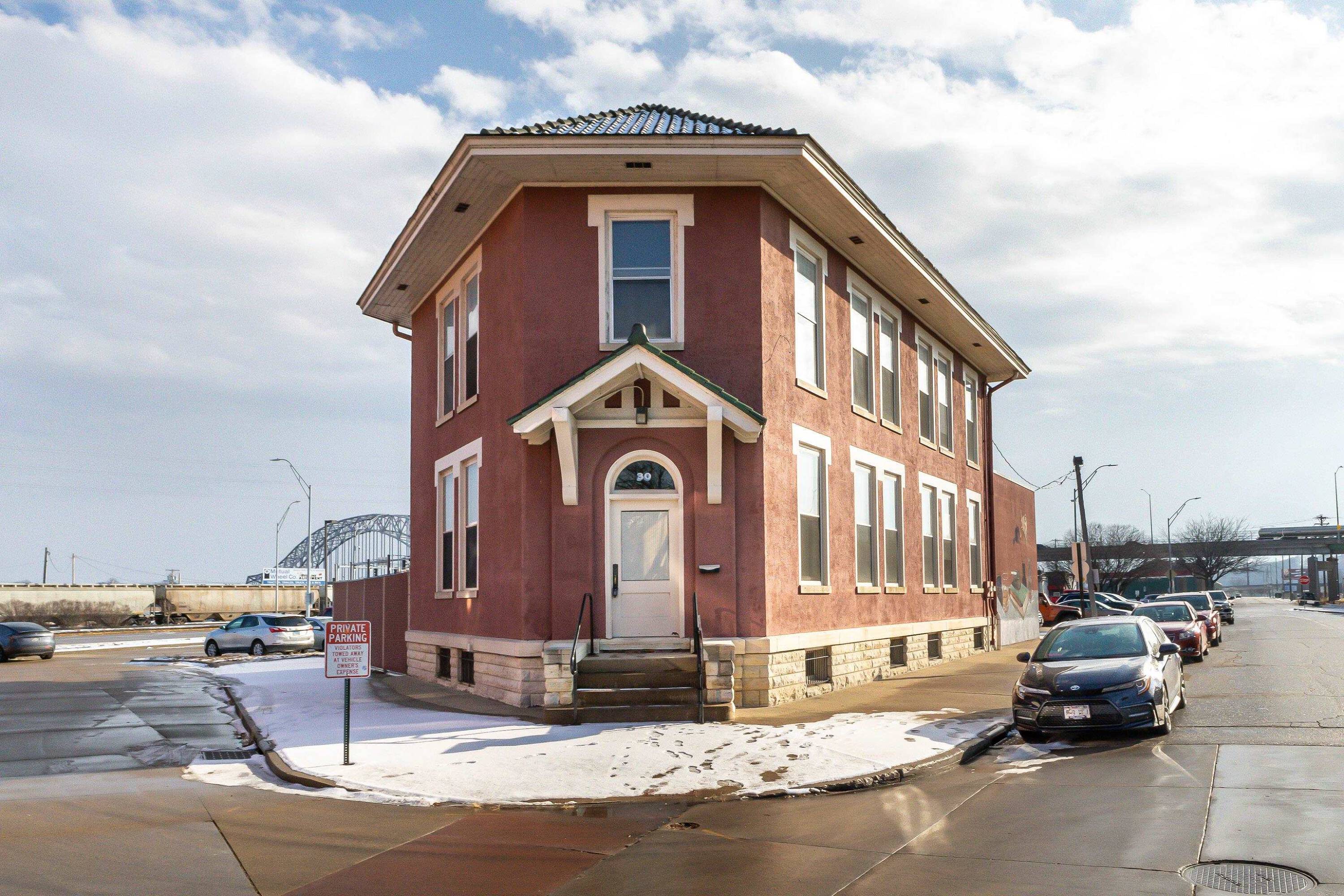 30 Main St, Dubuque, IA 52001