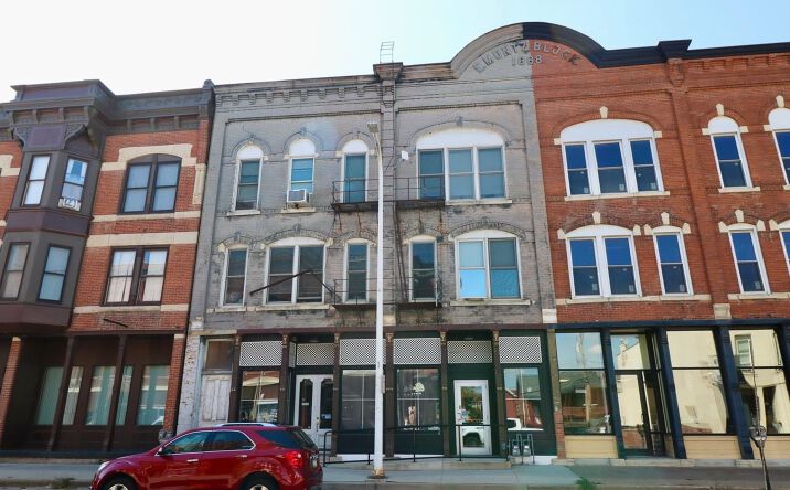 Pictures of Retail property located at 1735 Central Avenue, Dubuque, IA 52001 for sales - image #1