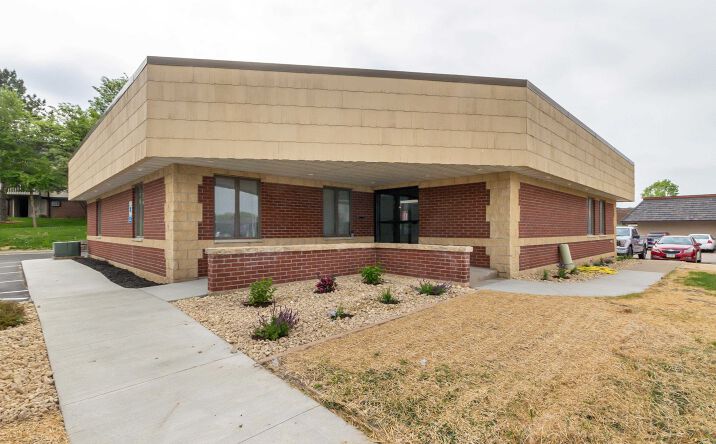 Pictures of Retail, Office, Special Purpose property located at 1950 John F Kennedy Road, Dubuque, IA 52002 for sales - image #1