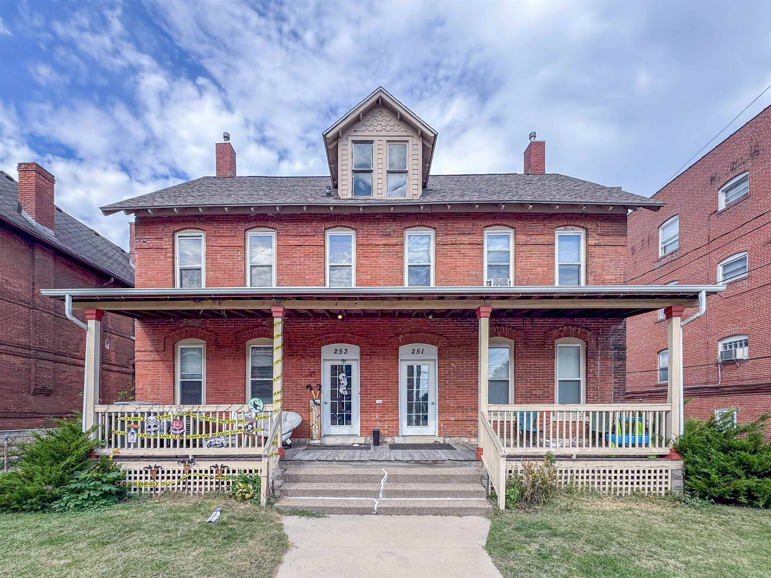 251 W 17th Street Unit 253 West 17th St  
