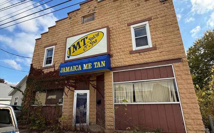 Pictures of Retail, Industrial, Special Purpose property located at 2620 University Avenue, Dubuque, IA 52001 for sales - image #1