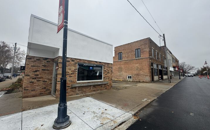 Pictures of Retail property located at 126 Walnut Street, Washington, IL 61571 for sales - image #1