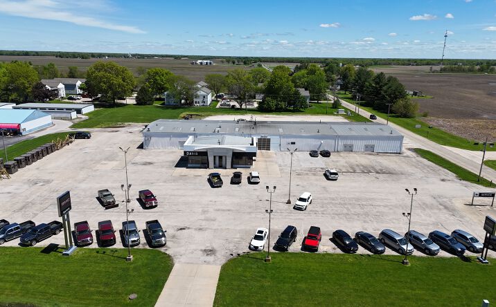 Pictures of Retail property located at 2051 N Main St, Canton, IL 61520 for sales - image #1