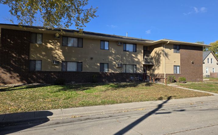 Pictures of Multifamily property located at 115 S 5th Ave W, Newton, IA 50208 for sales - image #1