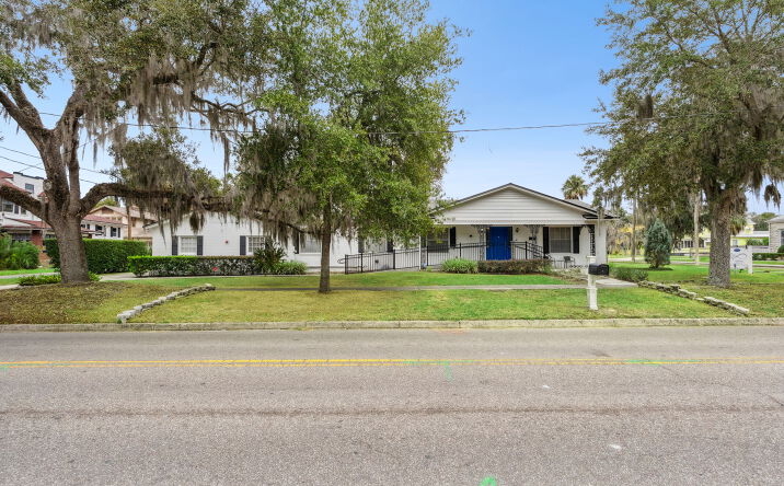 Pictures of Business for Sale, Senior Living property located at 27 S Center St, Eustis, FL 32726 for sales - image #1