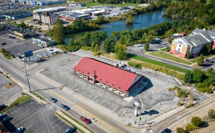 Pictures of Retail property located at 2700 17th St, Marion, IL 62959 for sales - image #1