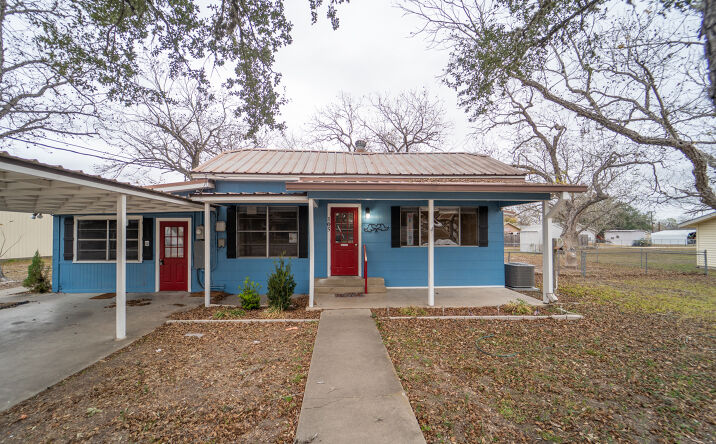 Pictures of Hospitality, Office, Retail, Special Purpose property located at 105 Ward St, Cuero, TX 77954 for sales - image #1