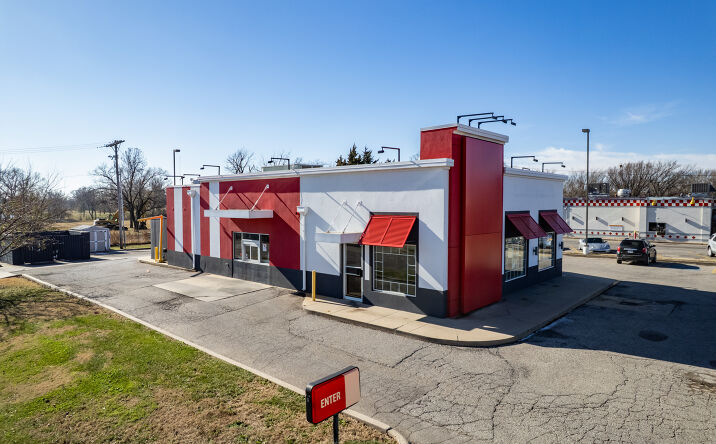 Pictures of Retail property located at 2003 W Central Ave, El Dorado, KS 67042 for sales - image #1