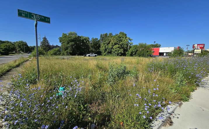 Pictures of Land, Retail property located at 2525 E 38th St, Indianapolis, IN 46218 for sales - image #1