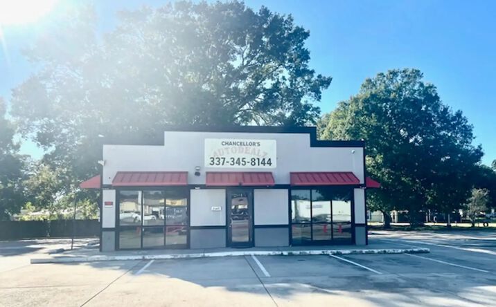 Pictures of Retail property located at 2045 NW Evangeline Thruway, Lafayette, LA 70501 for sales - image #1