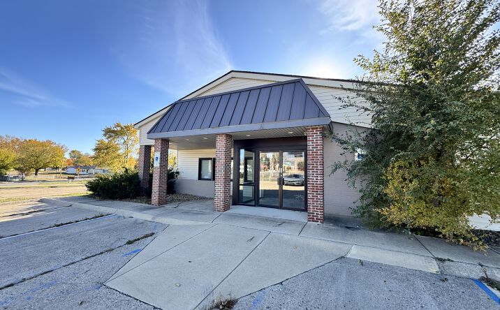 Pictures of Mixed Use, Office, Retail property located at 525 E Hartman Rd, Anderson, IN 46012 for sales - image #1