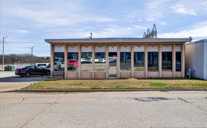 Pictures of Retail property located at 218 S Comanche Avenue, Bartlesville, OK 74003 for sales - image #1