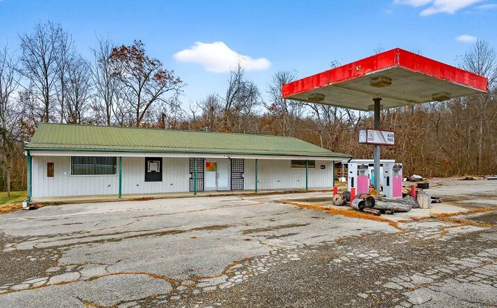 Pictures of Retail property located at 11855 Nashville Hwy, Baxter, TN 38544 for sales - image #1