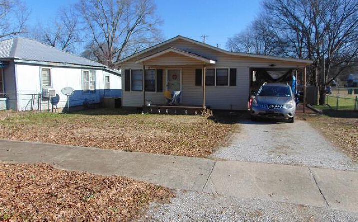 Pictures of Multifamily property located at 908 N Hook St, Tuscumbia, AL 35674 for sales - image #1