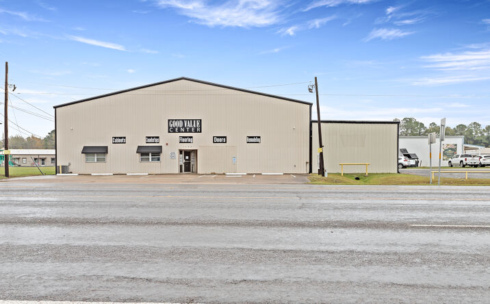 Pictures of Industrial, Retail property located at 1400 N 5th St, Silsbee, TX 77656 for sales - image #1