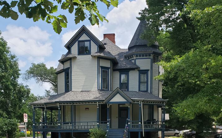 Pictures of Multifamily property located at 324 Stuart Ave, Kalamazoo, MI 49007 for sales - image #1