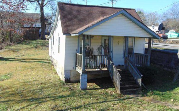 Pictures of Multifamily property located at 400 S Kirkman St, Florence, AL 35630 for sales - image #1