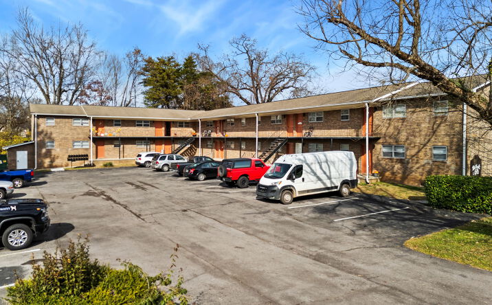 Pictures of Multifamily property located at 211 Elyria Dr, Knoxville, TN 37912 for sales - image #1
