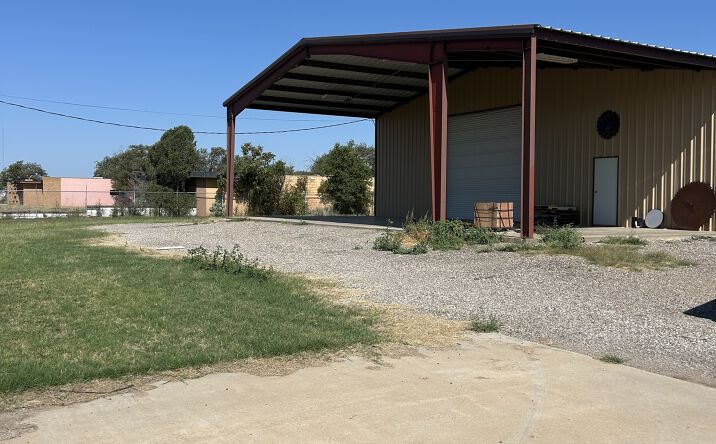 Pictures of Industrial property located at 2319 E 50th St, Lubbock, TX 79404 for sales - image #1