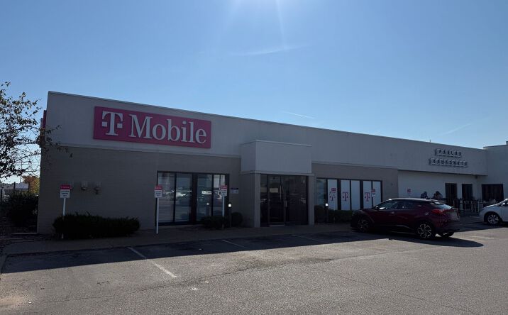 Pictures of Retail property located at 303 N Green River Rd, Evansville, IN 47715 for sales - image #1