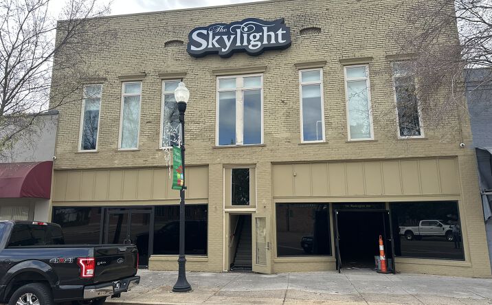 Pictures of Hospitality property located at 745 Washington Avenue, Greenville, MS 38701 for sales - image #1