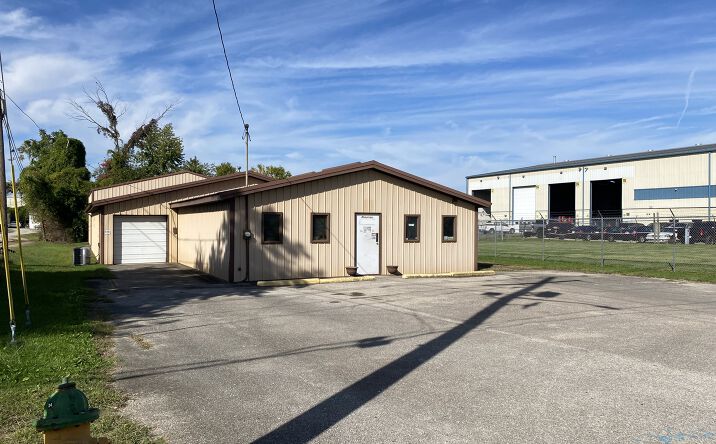 Pictures of Industrial property located at 2000 N Willow Rd, Evansville, IN 47711 for sales - image #1