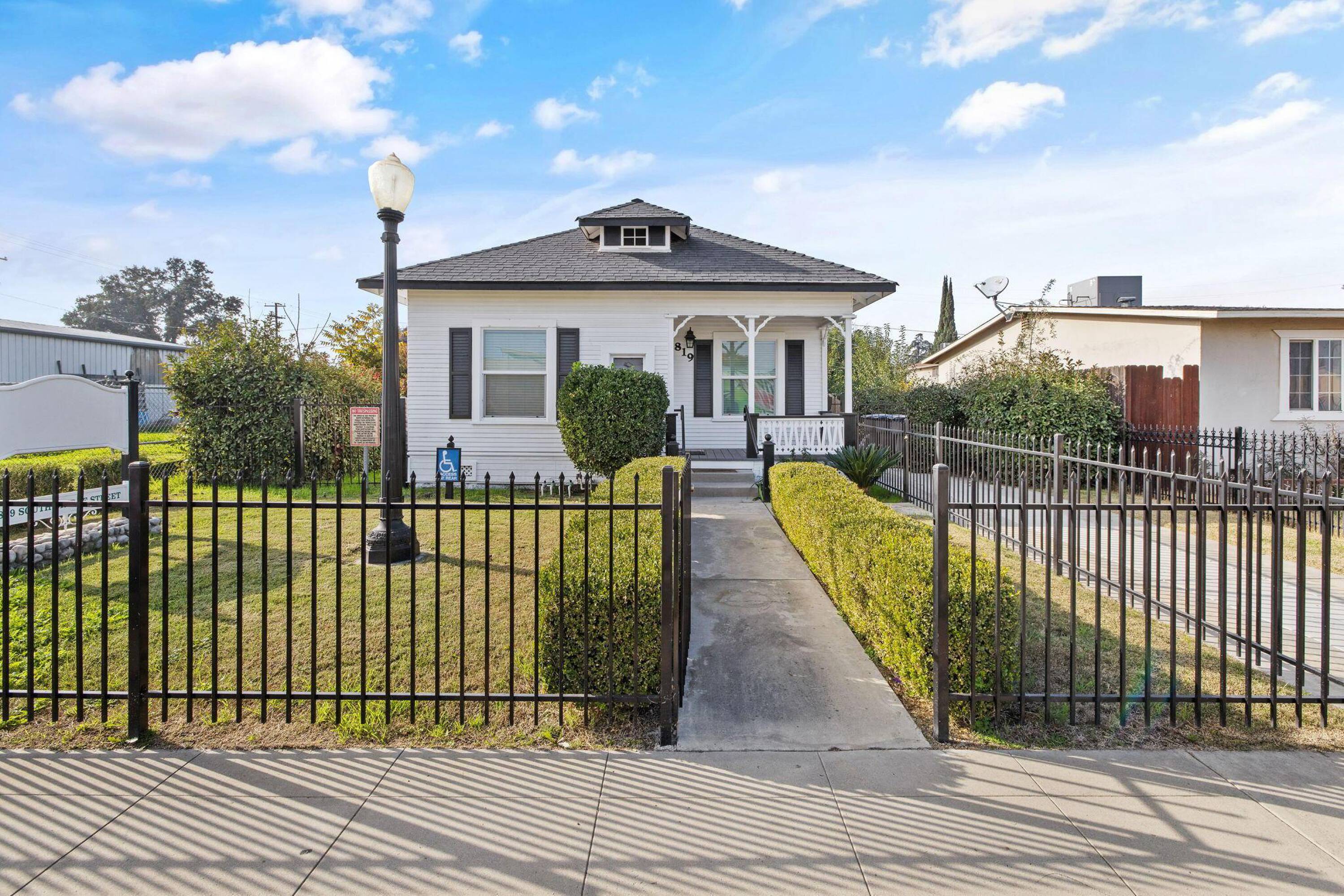 819 S Bridge St, Visalia, CA 93277