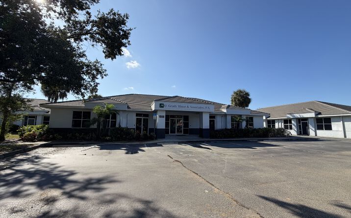 Pictures of Office property located at 6150 Diamond Centre Ct, Fort Myers, FL 33907 for sales - image #1