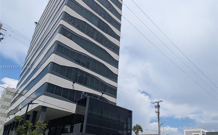 Pictures of Office property located at 19790 W Dixie Hwy # 1002, Aventura, FL 33180 for sales - image #1
