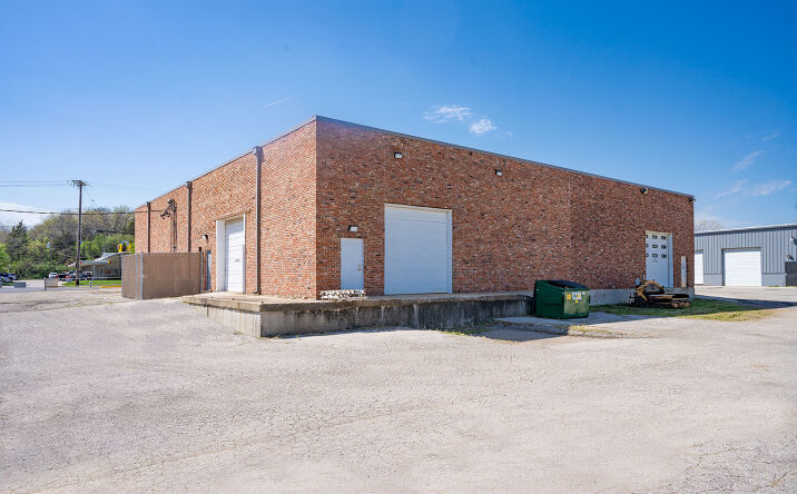 Pictures of Industrial property located at 5439 Merriam Dr, Shawnee, KS 66203 for sales - image #1