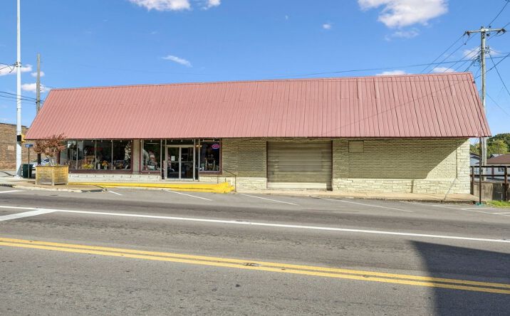Pictures of Retail, Special Purpose property located at 101 E Main St, Hohenwald, TN 38462 for sales - image #1
