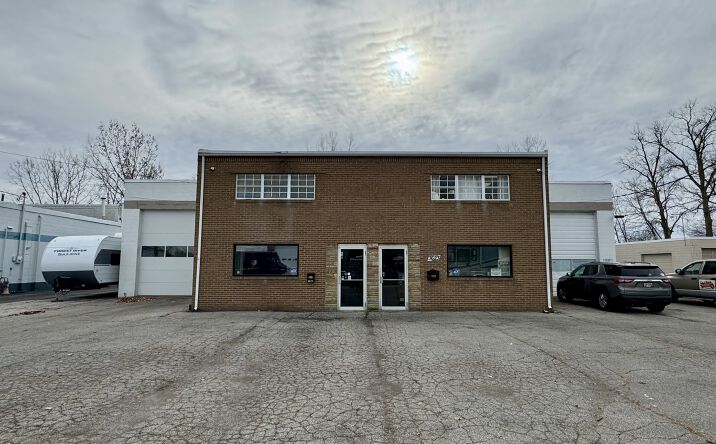 Pictures of Industrial property located at 3621 Marine Rd, Toledo, OH 43609 for sales - image #1