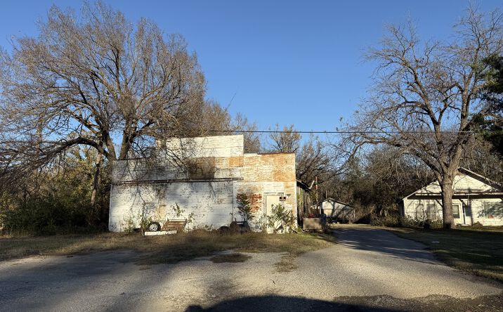 Pictures of Land property located at 408 N Pkwy Dr, Alvarado, TX 76009 for sales - image #1