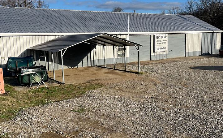 Pictures of Office property located at 462 E Reba McEntire Ave, Stringtown, OK 74569 for sales - image #1