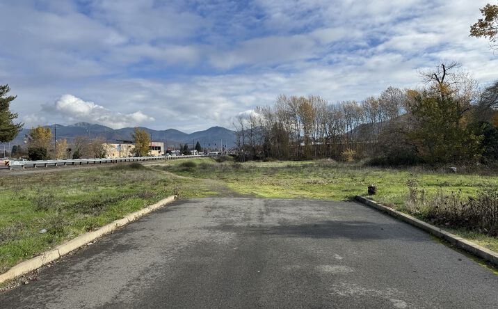 Pictures of Land property located at 1553 Allen Creek Rd, Grants Pass, OR 97527 for sales - image #1