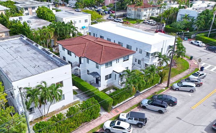 Pictures of Multifamily property located at 815 W 39th St, Miami Beach, FL 33140 for sales - image #1